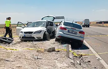 Kayseri'de otomobiller çarpıştı: 2 ölü, 9 yaralı