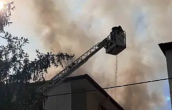 Kayseri'de korkutan çatı yangını