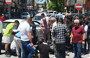 Kayseri'de otomobil ile motosiklet çarpıştı: Polis memuru yaralandı