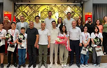 LGS Türkiye birincisinin başarısı ödülle taçlandırıldı