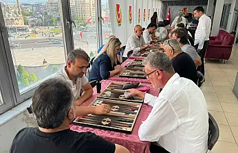 Kayseri Gazeteciler Cemiyeti'nde tavla turnuvası etkinliği