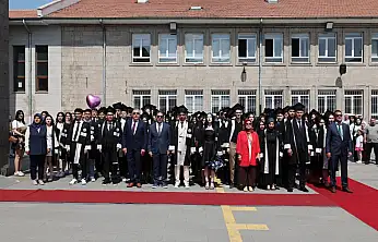 Kayseri Lisesi'nde mezuniyet heyecanı yaşandı