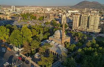 Kayseri'nin 453 yıllık mirası Kurşunlu Camii zamana direniyor