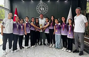 Kayseri şampiyonu sporculardan İl Müdürü Kabakcı'ya ziyaret