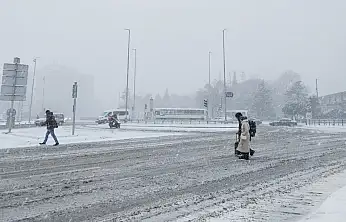 Kayseri yeni yılın ilk gününde beyaza büründü