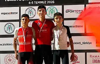Kayserili bisikletçiler Erzincan'da madalyaları topladı