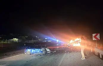 Kaza yapan otomobil alev aldı: 1 ölü, 5 yaralı