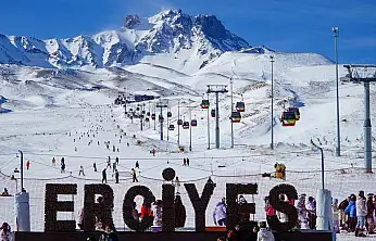 Kışın kayak, yazın manzara: Erciyes yıl boyu ziyaretçi çekiyor