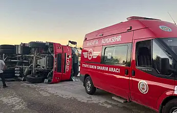 Yangın ihbarına giden itfaiye aracı devrildi: 3 yaralı