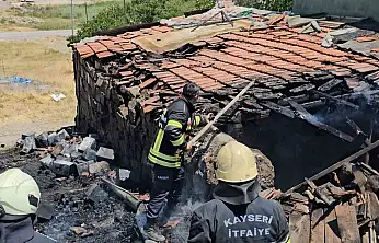 Kayseri'de müstakil evin kömürlüğünde çıkan yangın büyümeden söndürüldü