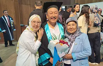 Niğde'de 64 yaşında mezuniyet gururu yaşadı