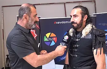 Oyuncu Beştaş, Kayseri Günleri'nde kıyafetiyle dikkat çekti