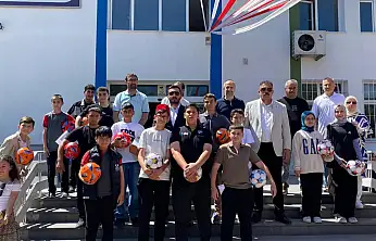 Sabahat Hıfzı Gözübüyük İmam Hatip Ortaokulu'nda karne coşkusu