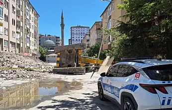 Sahabiye'de iş kazası: Kepçe devrildi, operatör hafif yaralandı