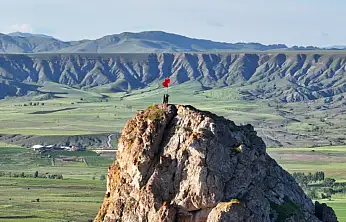 Sivas'ta bu kalede 8 asırdır Türk'ün bayrağı dalgalanıyor