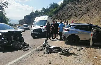 Tokat'ta otomobiller kafa kafaya çarpıştı: 10 yaralı