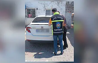 Trafikte araçtan inerek, otomobili tekmeleyen sürücüye 180 bin TL ceza yazıldı