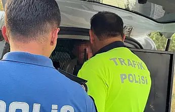 Uygulamada kimlik kontrolü yapılan çocuğun babası ekiplere zor anlar yaşattı