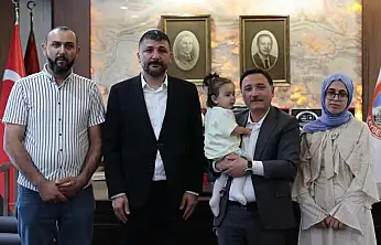 Vali Çiçek, SMA hastası Alya Taşdemir ve ailesini makamında ağırladı