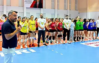 Voleybolda Ömer Kesimci Gelişim Ligi sona erdi