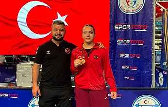 Yağmur Bulut, halterde Türkiye şampiyonu oldu