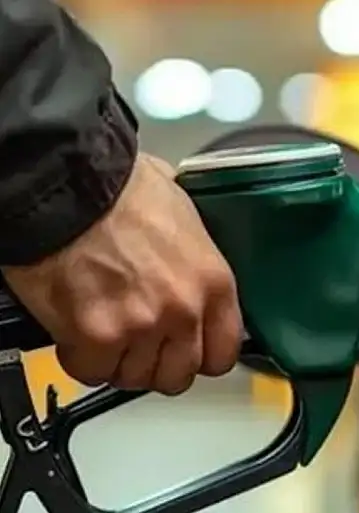 Benzine gece yarısından itibaren indirim bekleniyor