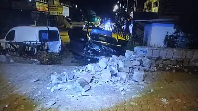 Seyir halindeki otomobile açılan ateşte başından vurulan kadın hayatını kaybetti
