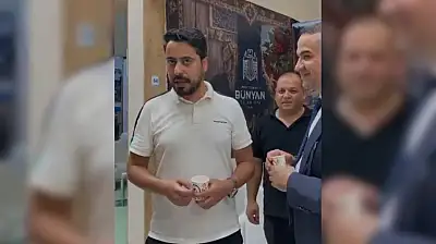 Ünlü fenomen Kayseri Tanıtım Günleri'nde gilaburu suyu içti