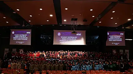 6 Şubat depremleri Kayseri'de anıldı: Akredite ekiplere armaları takdim edildi