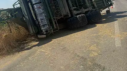 Ankara'da balya makinasından çıkan yangında traktör yandı