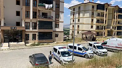 Anne ve babasını evde rehin aldığı iddiası ekipleri alarma geçirdi