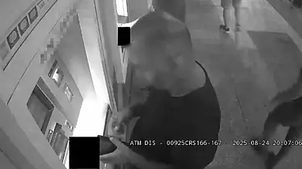 ATM'den geri çıkan parayı cüzdanına alan şahıs kayıplara karıştı