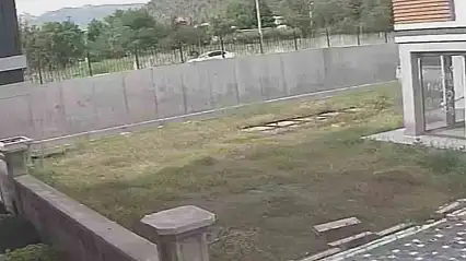 Baba-oğulun yaralandığı trafik kazası kamerada