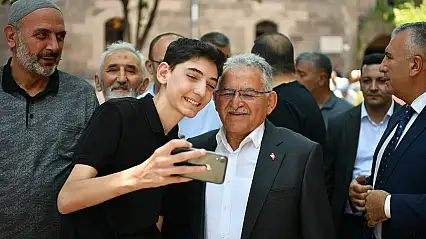 Başkan Büyükkılıç, Kayseri'nin en beğenilen ilk 5 siyasetçisi arasında