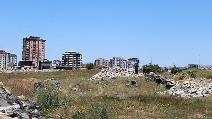 Kayseri'de boş bir arazide erkek cesedi bulundu