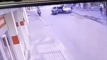 Bursa'da ilginç kaza: Yapay zeka değil, gerçek kaza görüntüsü
