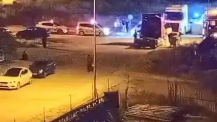 Düğün konvoyunda yolu kapatan tırlara 556 bin lira ceza yazıldı