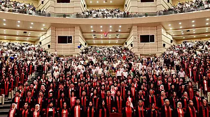 ERÜ Sağlık Hizmetleri Meslek Yüksekokulu yeni mezunlarını verdi