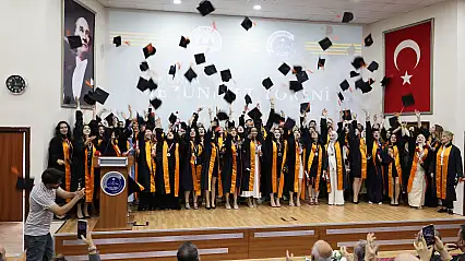 ERÜ Turizm Fakültesi'nde mezuniyet heyecanı