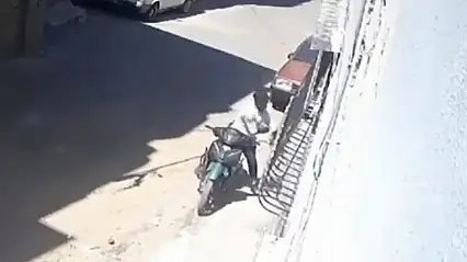Gaziantep'te tepki çeken görüntü: Küçük kızını darbedip motosikletle sürükleyen baba gözaltına alındı