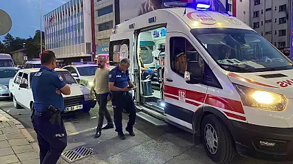 Kayseri'de kız meselesi yüzünden bıçakla yaralanan genç, esnafa sığındı