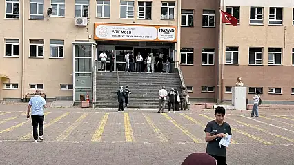 Kayseri'de LGS heyecanı: 19 bin 900 öğrenci sınava girdi