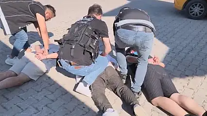 Kayseri-Sivas yolunda uyuşturucu operasyonu: 1'i İtalyan 3 kişi yakalandı
