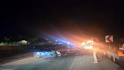 Kaza yapan otomobil alev aldı: 1 ölü, 5 yaralı