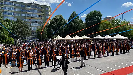Nuh Mehmet Çalık Anadolu Lisesi'nde mezuniyet heyecanı