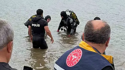 Oltasını düşürdüğü gölette boğularak hayatını kaybetti