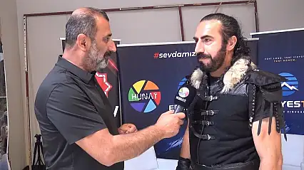 Oyuncu Beştaş, Kayseri Günleri'nde kıyafetiyle dikkat çekti