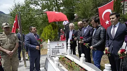 Şehit öğretmen Necmettin Yılmaz, şehadetinin 9. yılında kabri başında anıldı