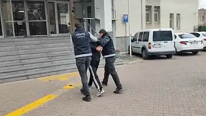 Silahla yağma suçundan aranan firari yakalandı