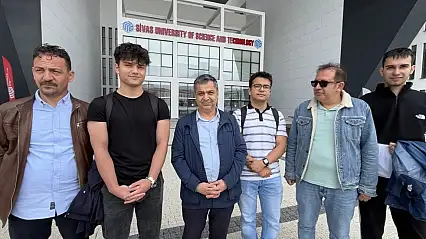 Sivas'ta üniversite adayları sınav heyecanını prova ile attılar